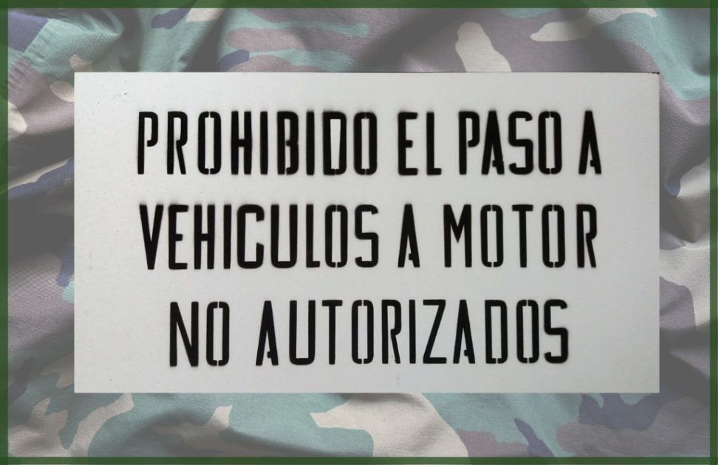 Tablilla personalizada prohibido paso vehículos